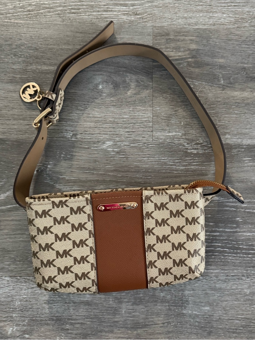 Michael Kors Signature Logo Belt Bag / Fanny Pack in the Classic Brown & Tan! - Picture 2 of 14